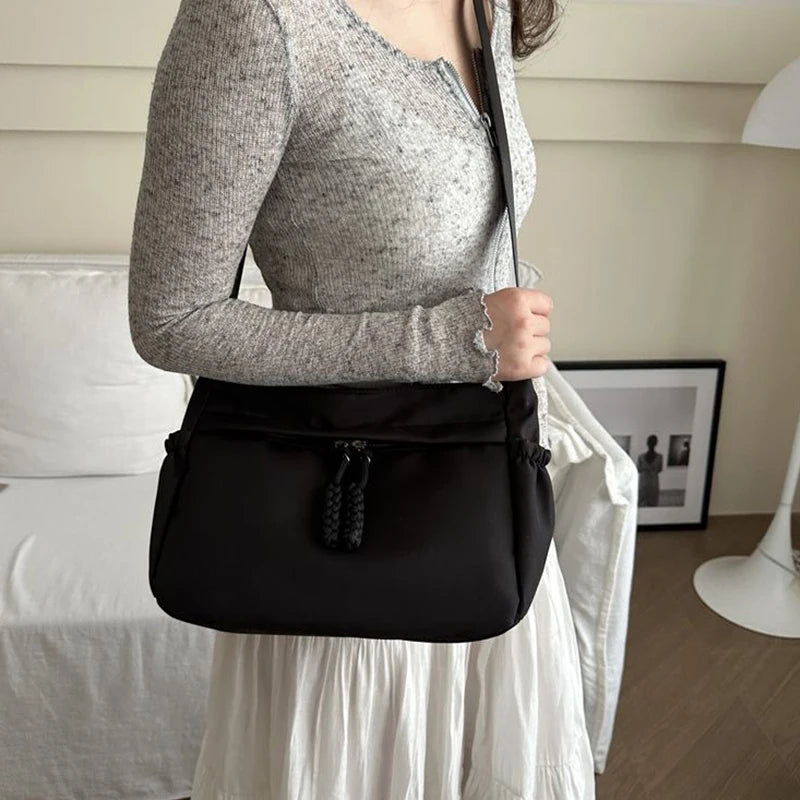 New style crossbody handbag for women, fashionable mini street small shoulder bag, lightweight and single-shoulder design. - Artigo Importado