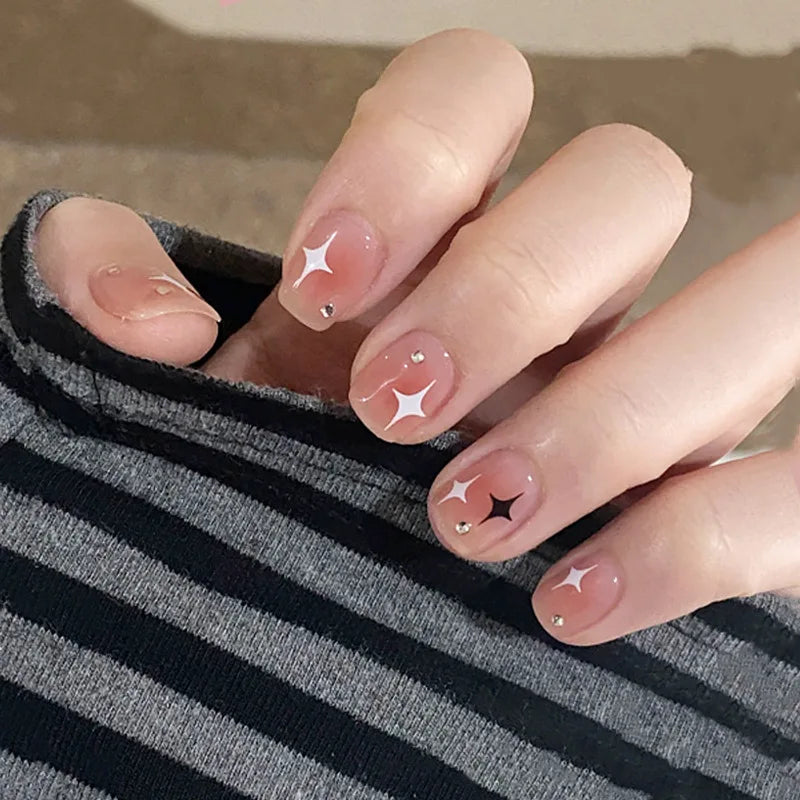 Y2K Black White Star Artificial Fake Nails Full Cover Short False Nail Removable Press on Nails for Women DIY Manicure 24Pcs - Artigo Importado