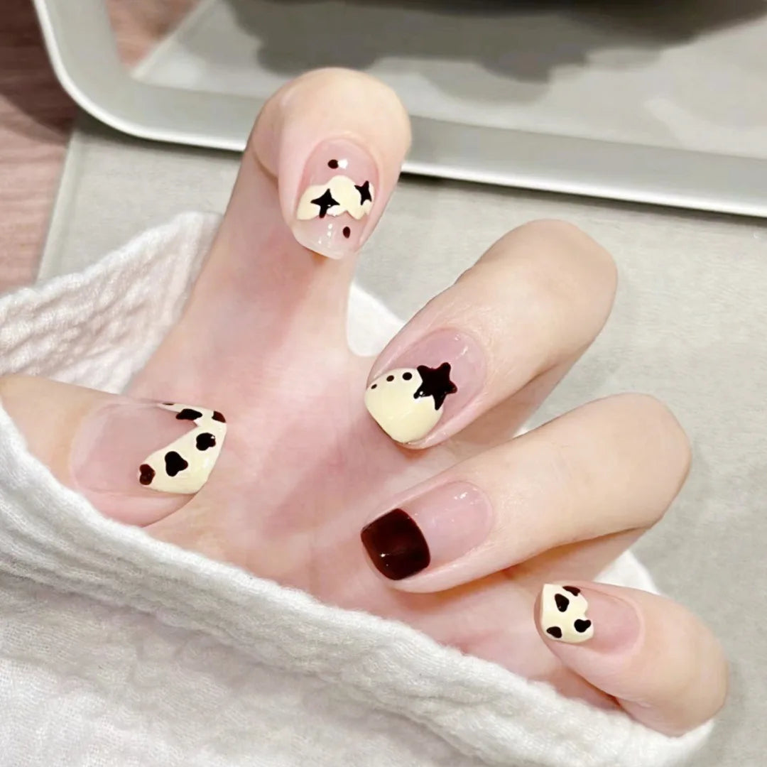 Y2K Black White Star Artificial Fake Nails Full Cover Short False Nail Removable Press on Nails for Women DIY Manicure 24Pcs - Artigo Importado