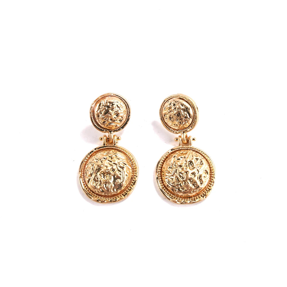 Statement Coin Earrings Textured Metal Detail for Stylish Outfits Ideal Accessory for Brunch Date Charm - Artigo Importado