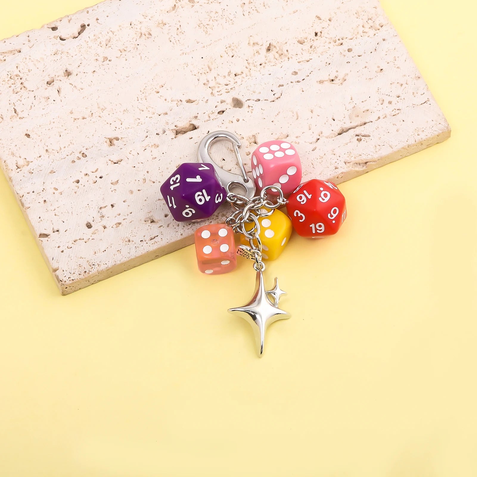 4PCS/lot Black Dice No. 8 Billiards Keychain Y2K Pink Lucky Dice Starburst Pendant Bag Charms Hangings Punk Ornament Accessories - Artigo Importado